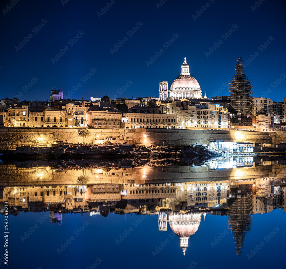 Obraz na płótnie Illuminated at night harbor of Valletta old town with reflection in sea. Night Valletta. City center. w salonie