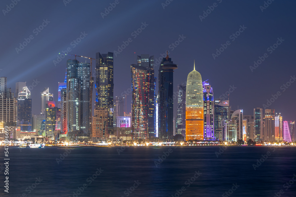 Fototapeta premium Beautiful Doha Skyline Sunset Time from Corniche