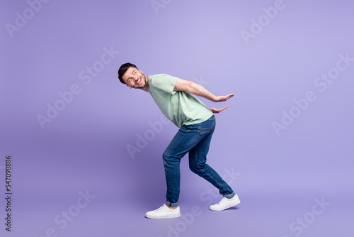 Fotografia Full size photo of handsome young guy carry back look empty space invisible box