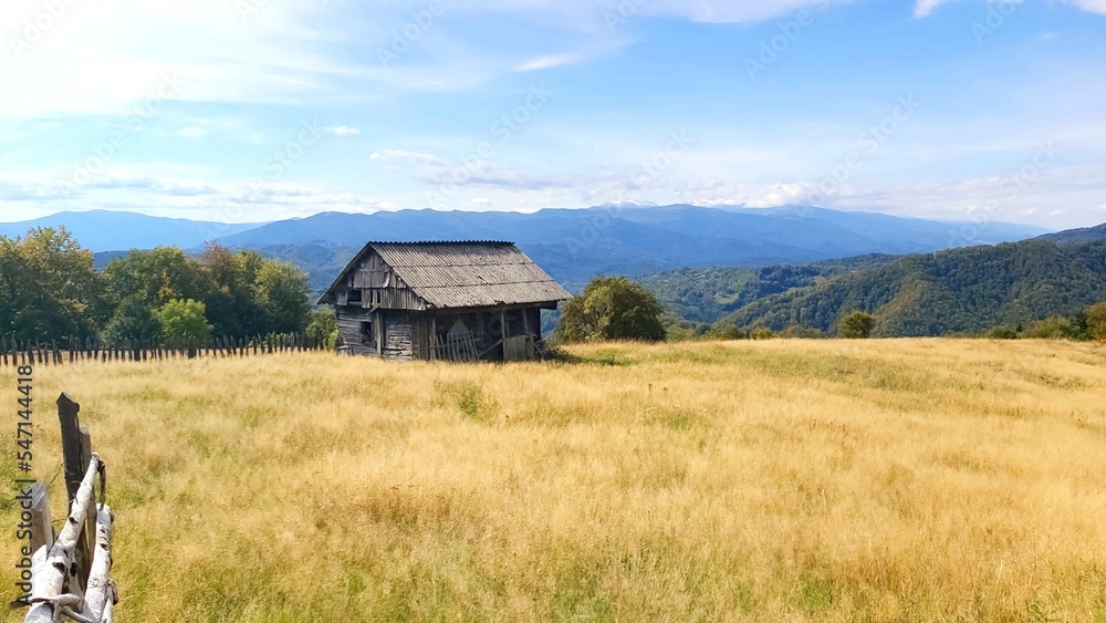 Fototapeta premium Mountains cottage