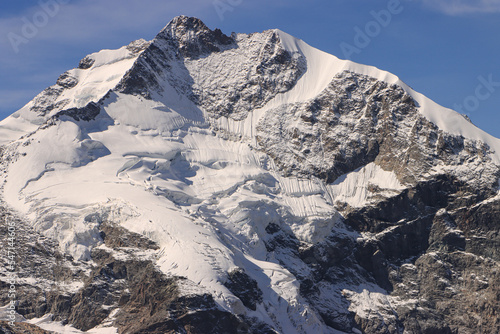 Majestätischer Riese im Fokus; Piz Bernina (4049m); Blick von der Diavolezza im September 2022 photo