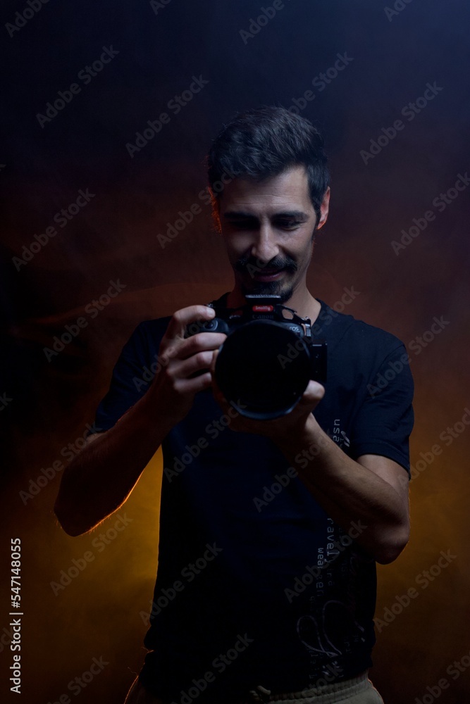 Portrait jeune homme photographe studio photo Portrait jeune homme photographe studio photo