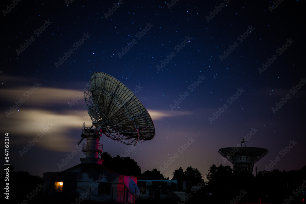 Antenne spatiale de radiocommunications de nuit Antenne spatiale de radiocommunications de nuit