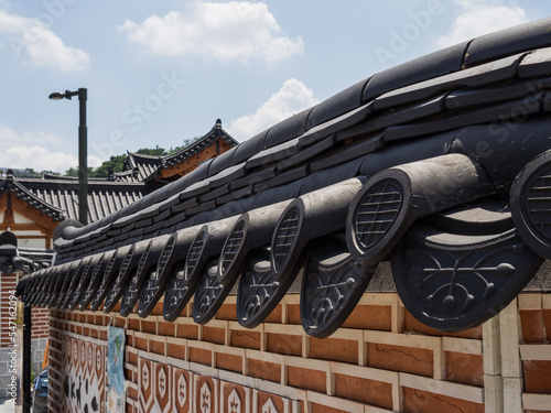 Canvas Print The street view of Eunpyeong Hanok Village with brick wall and rooftile in South
