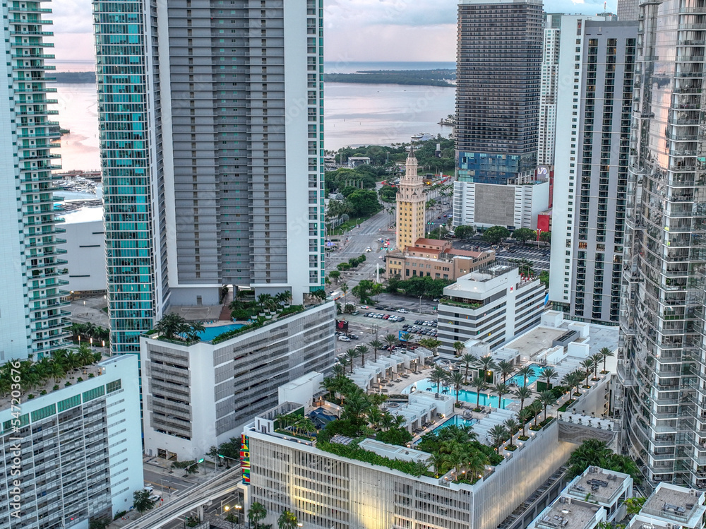 Naklejka premium Morning Sunrise over Downtown Miami