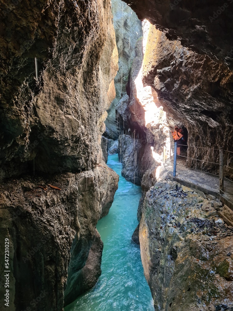 Fototapeta premium Partnachklamm, Bodensee, Eibsee, Bayerische Seen, Skifahren, Alm, Alpen, Steine, Kies, Ufer, Weinrebe, Schloss, Marienkäfer, Wolken, Mountainbike, 