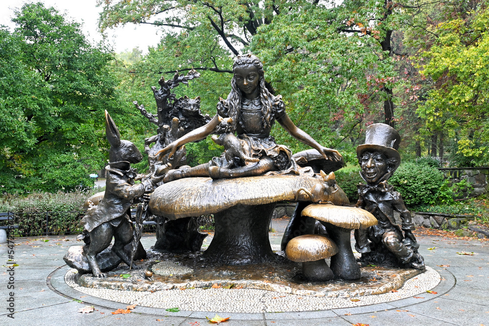 NEW YORK - 23 OCT 2022: The Alice in Wonderland Statue in Central Park ...