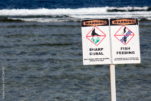 Warnschild am Strand