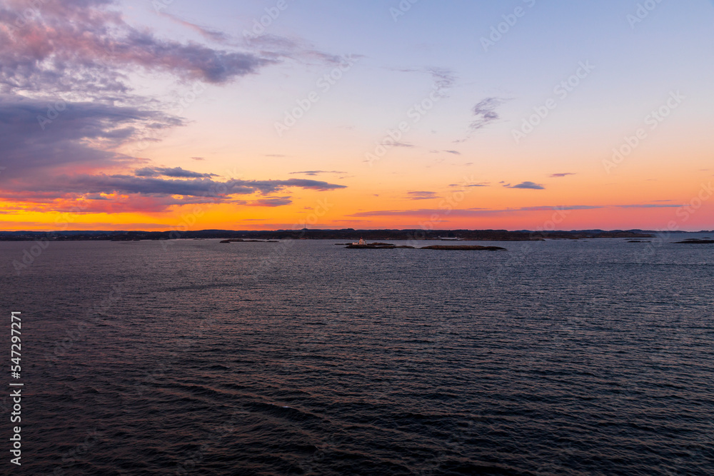 Fototapeta premium Sunset over the sea