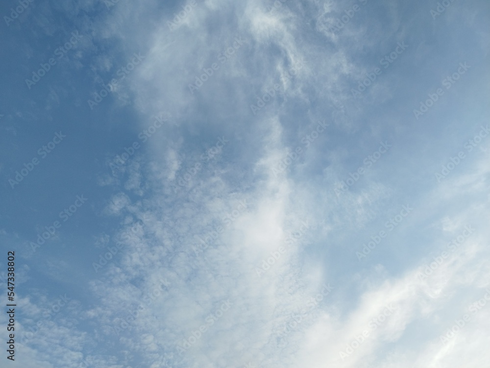 Fotka „Stratus Cloud, Altocumulus clouds are full of streaks white of