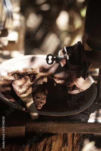 Fototapeta Naklejka Na Ścianę i Meble -  old fashioned antique vintage grinding coffee grinder machine