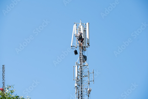 Servicearbeiten an einer Telekomantenne