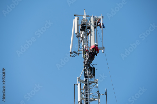 Servicearbeiten an einer Telekomantenne