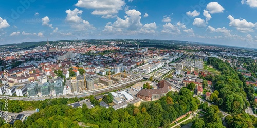 Fototapeta Naklejka Na Ścianę i Meble -  Die Doppelstadt Ulm - Neu-Ulm im Luftbild, Ausblick auf die Großbaustelle am Wohnpark Südstadtbogen