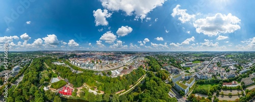 Die Doppelstadt Ulm - Neu-Ulm im Luftbild, 360-Grad Panorama um den Glacispark © ARochau
