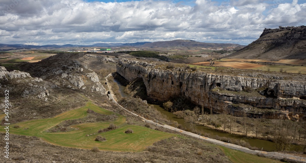 Obraz premium Landscape of Horadada Canyon, northern Castilla, Spian