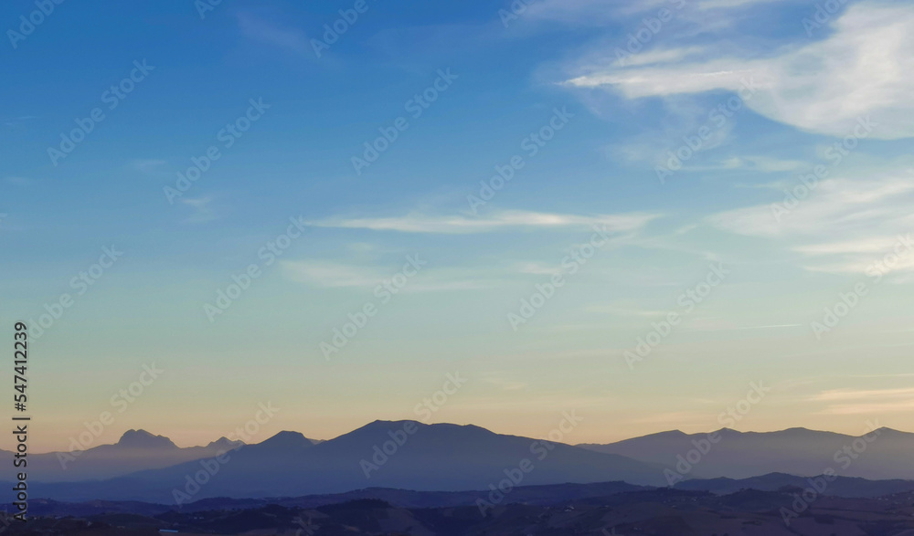 Monti Appennini in una azzurra giornata invernale