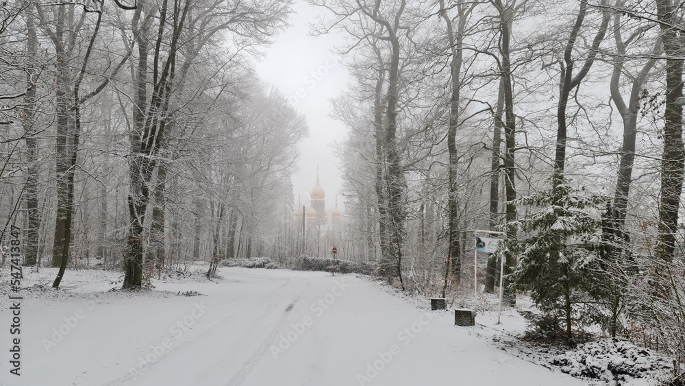 Russisch Orthodoxe Kirche im Schneegestöber Russisch Orthodoxe Kirche im Schneegestöber