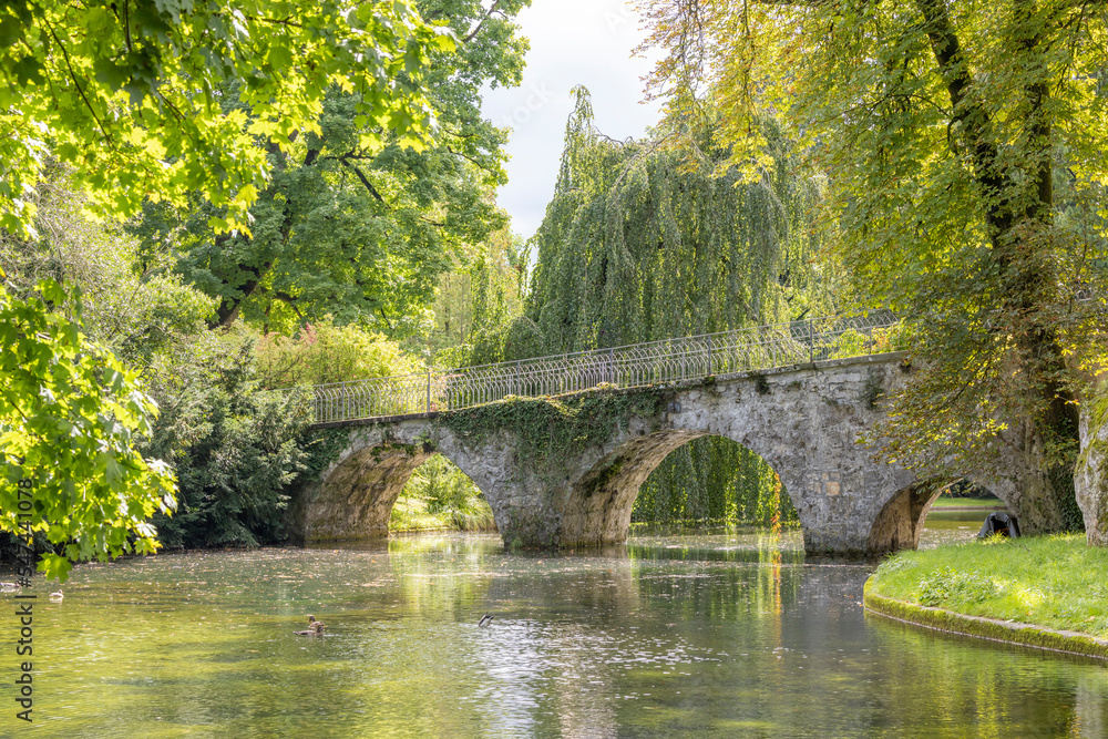 idyllische brücke märchenschloss landshut utzenstorf schweiz idyllische brücke märchenschloss landshut utzenstorf schweiz