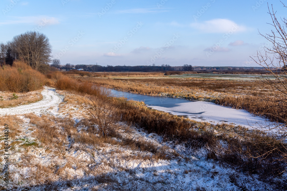 Łagodny początek zimy w Dolinie Narwi, Podlasie, Polska Łagodny początek zimy w Dolinie Narwi, Podlasie, Polska