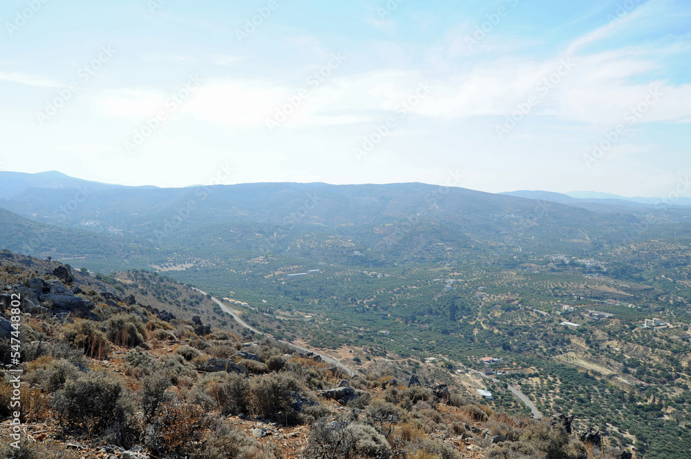 La vallée de Gouvès vue du sommet du mont Édéri en Crète