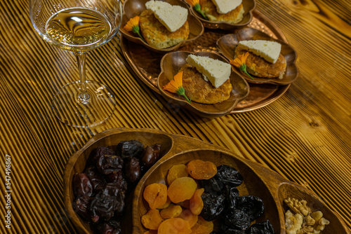 Mchadi - a Georgian corn flatbread photo