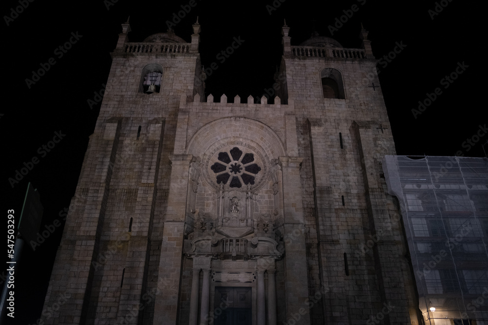 Porto, Portugal: November 13 2022. Se cathedral at night
