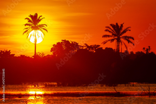 P  r do sol no Rio Ita  nas  Paisagem    Sunset at Ita  nas river