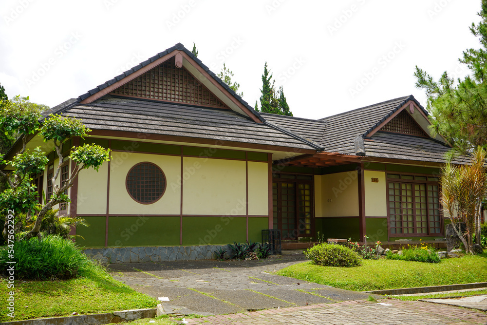Minka, or traditional Japanese houses, are tatami mat floor, sliding doors, and wooden engawa verandas. Western-style homes in Japan is the genkan, an entrance hall where people remove footwear.