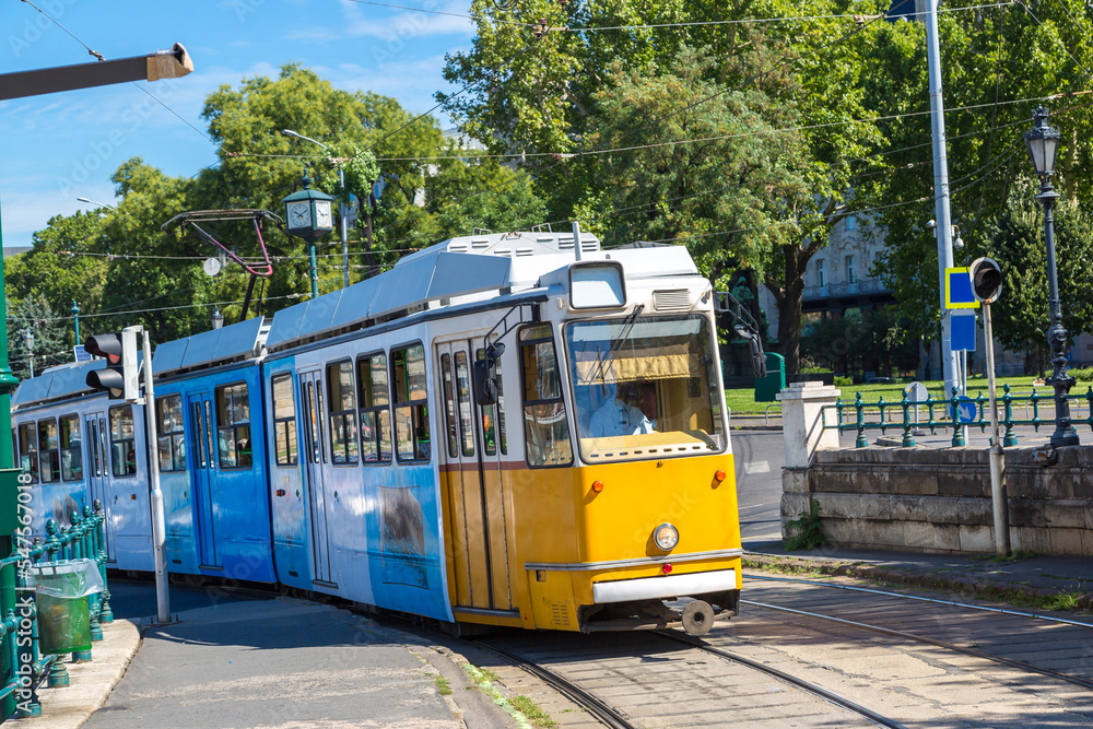 Fototapeta premium Retro tram in Budapest