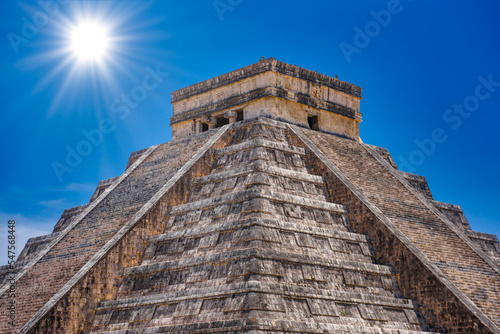 Temple Pyramid of Kukulcan El Castillo  Chichen Itza  Yucatan  Mexico  Maya civilization