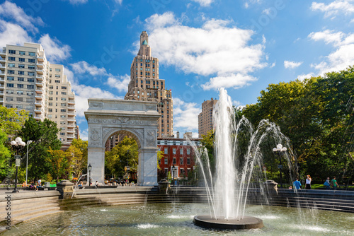 Photography Sunny view of the Triumphal Arch of Washington Square Park