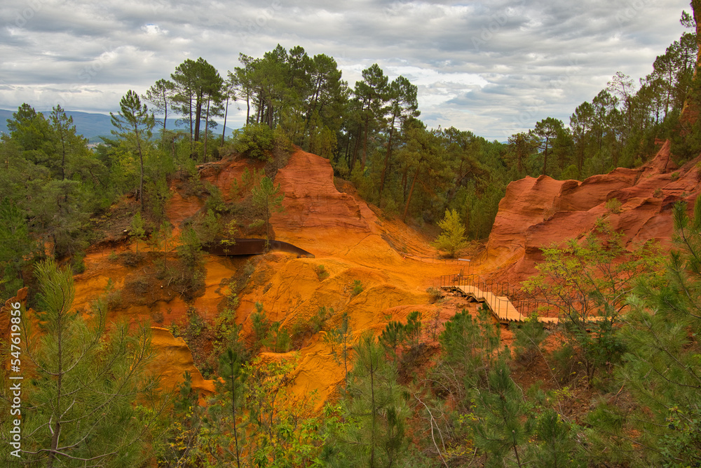 Fototapeta premium Okkercanyon bei Roussillon in der Provence