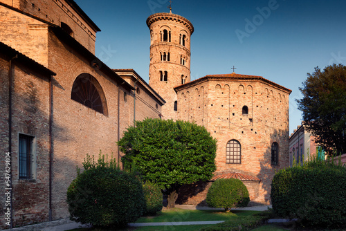 Ravenna.Battistero Neoniano (o degli Ortodossi) con campanile
 photo