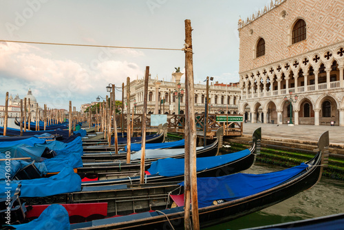 Venezia. Gondole al Molo di Palazzo Ducale © Guido