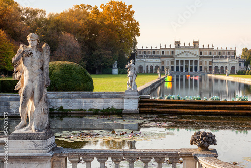  Stra Venezia. Veduta del parco con piscina di Villa Pisani Museo Nazionale photo