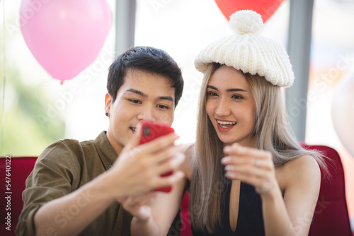 Cheerful young couple celeb...