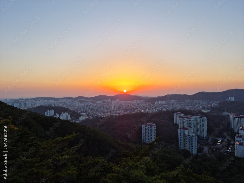 Fototapeta premium sunset over the city