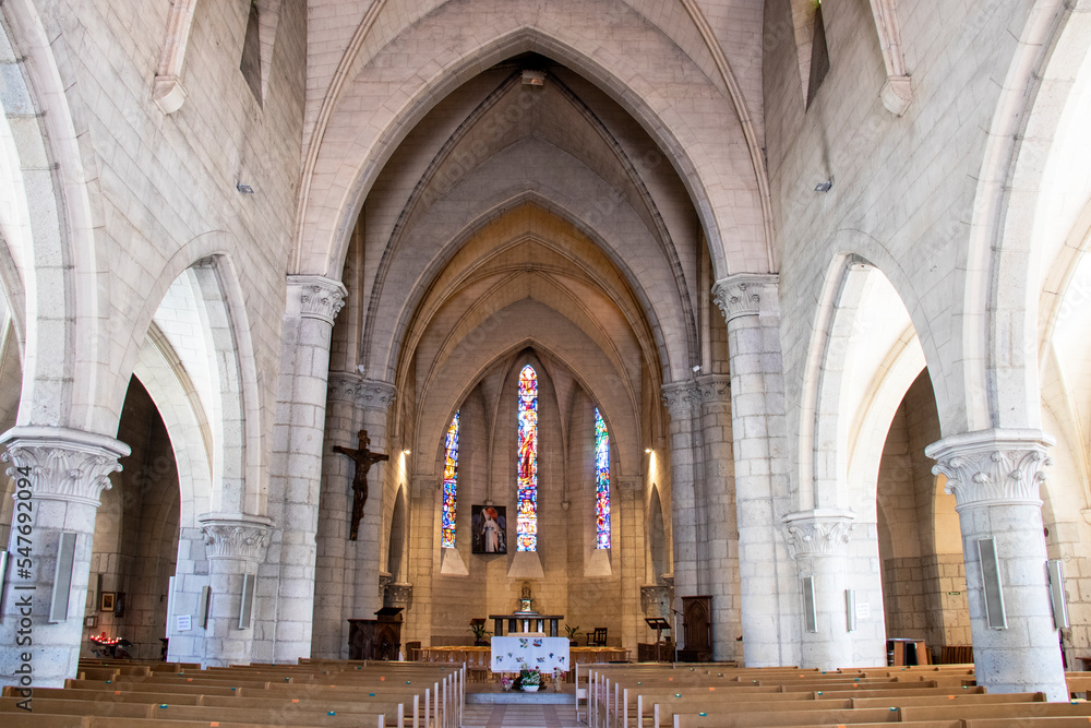 La Haye-du-Puits. Chœur et autel de l'église Saint-Jean-l'Evangéliste. Manche. Normandie