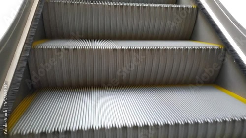 escalator cleaning machine