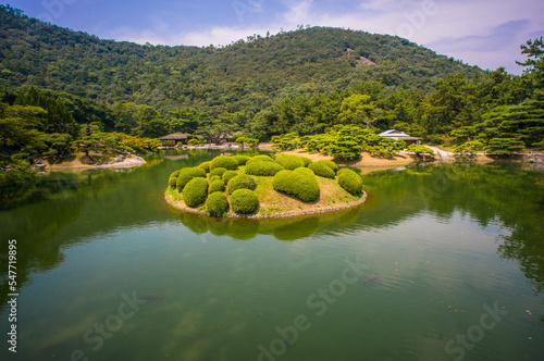 Wallpaper Mural 香川 栗林公園の芸術的な日本庭園と美しい自然 Torontodigital.ca
