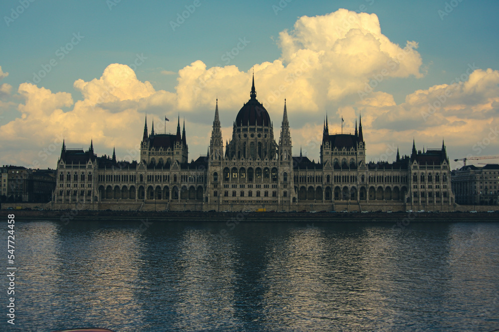 Fototapeta premium hungarian parliament building