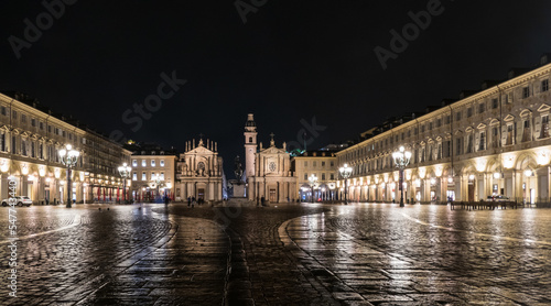 Obraz na płótnie The beautiful San Carlo Square illuminated at night w salonie