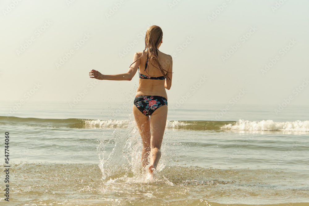 Fototapeta premium woman at sea