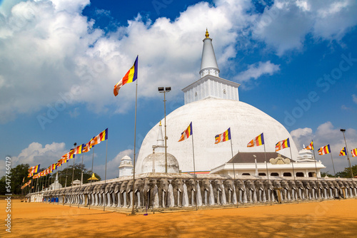 Fototapeta White Ruwanwelisaya stupa in Sri Lanka