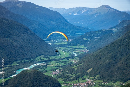 Foto Aerial view of a Paragliding pilot over Soca valley, Slovenia