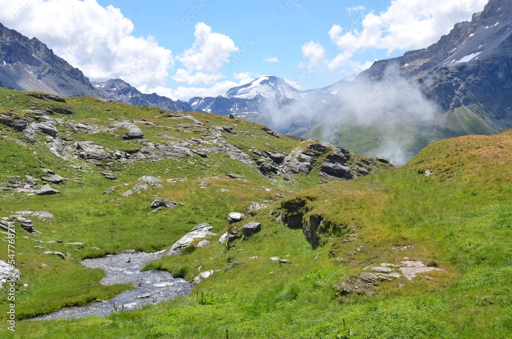 Randonné vers le refuge du mont pourri, vue sur le domaine des arcs, France, Tarentaise, Bourg Saint Maurice, savoie Randonné vers le refuge du mont pourri, vue sur le domaine des arcs, France, Tarentaise, Bourg Saint Maurice, savoie