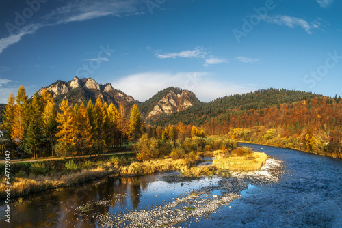 Fototapeta Naklejka Na Ścianę i Meble -  Scenic autumn morning in Pieniny National Park