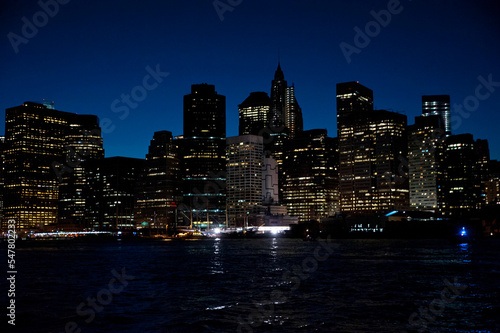 New York City Manhattan skyline panorama with Brooklyn Bridge and Manhattan Bridge © Marco