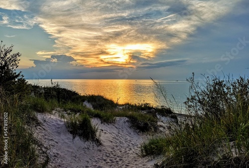 Fotografie sunset over lake Huron in Pinery provincial park